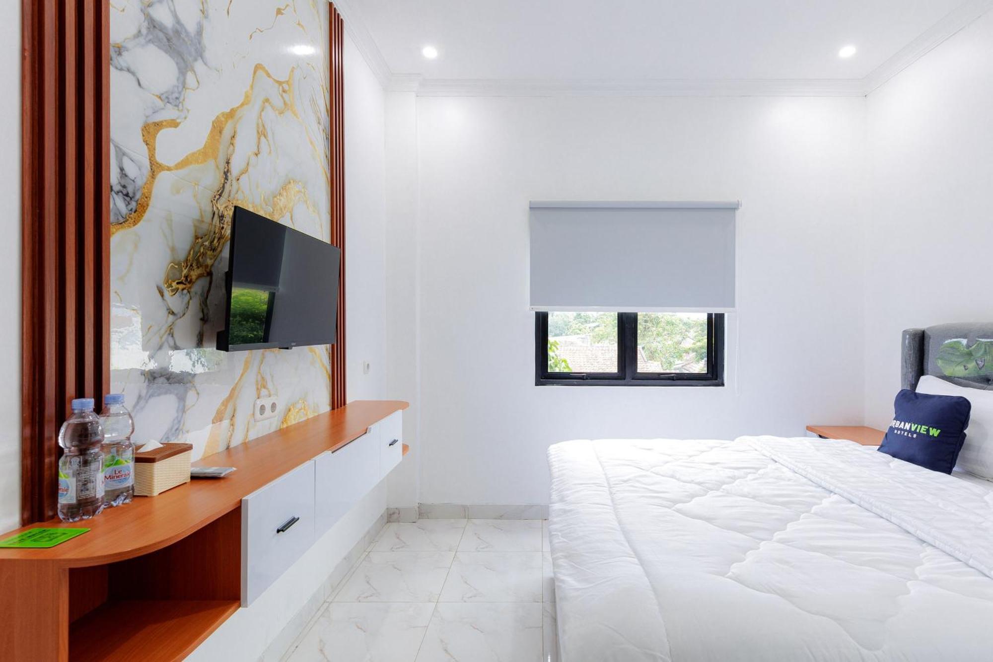 Urbanview Hotel Amira Syariah Bogor Pamoyanan Экстерьер фото