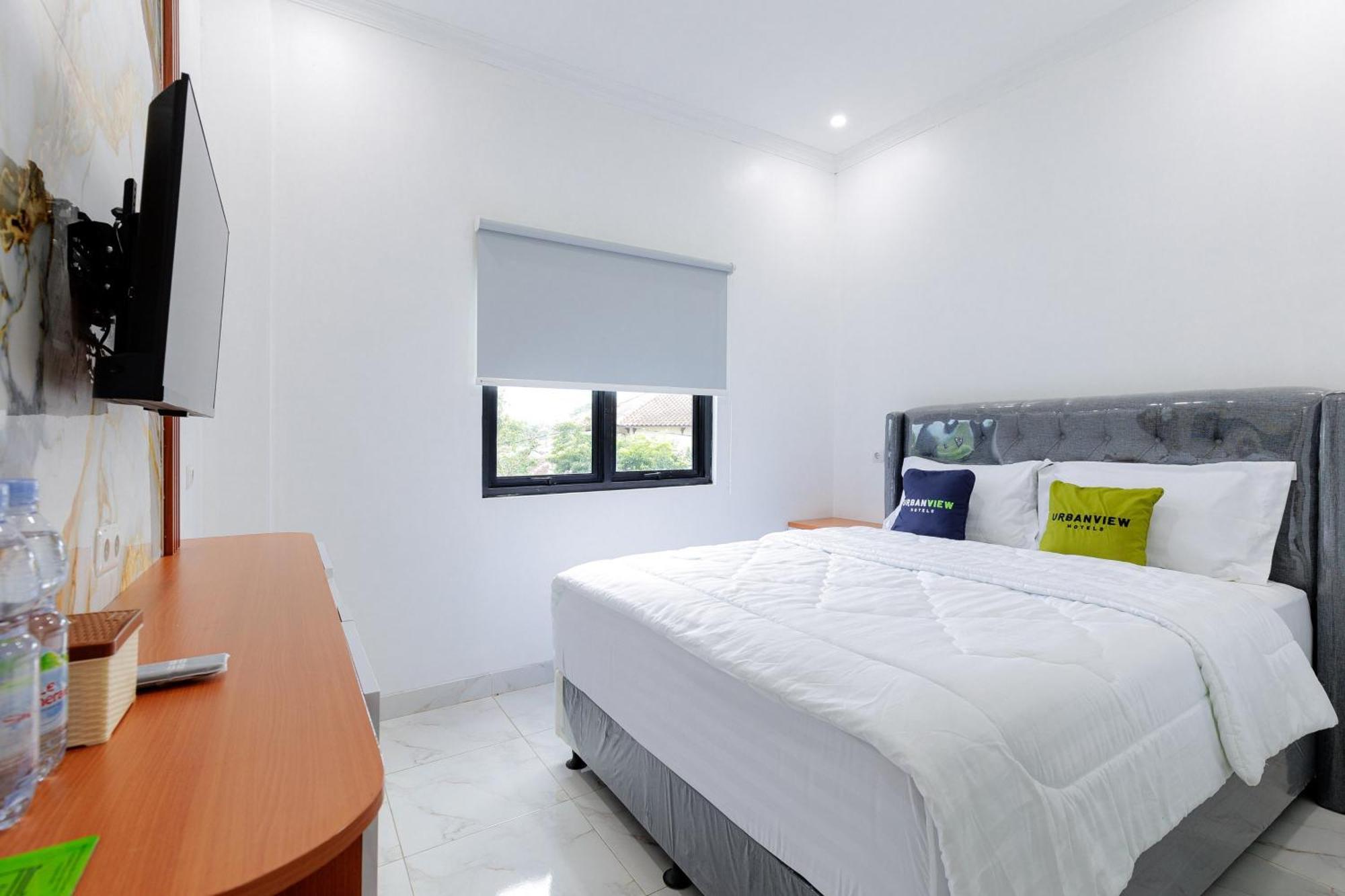 Urbanview Hotel Amira Syariah Bogor Pamoyanan Экстерьер фото