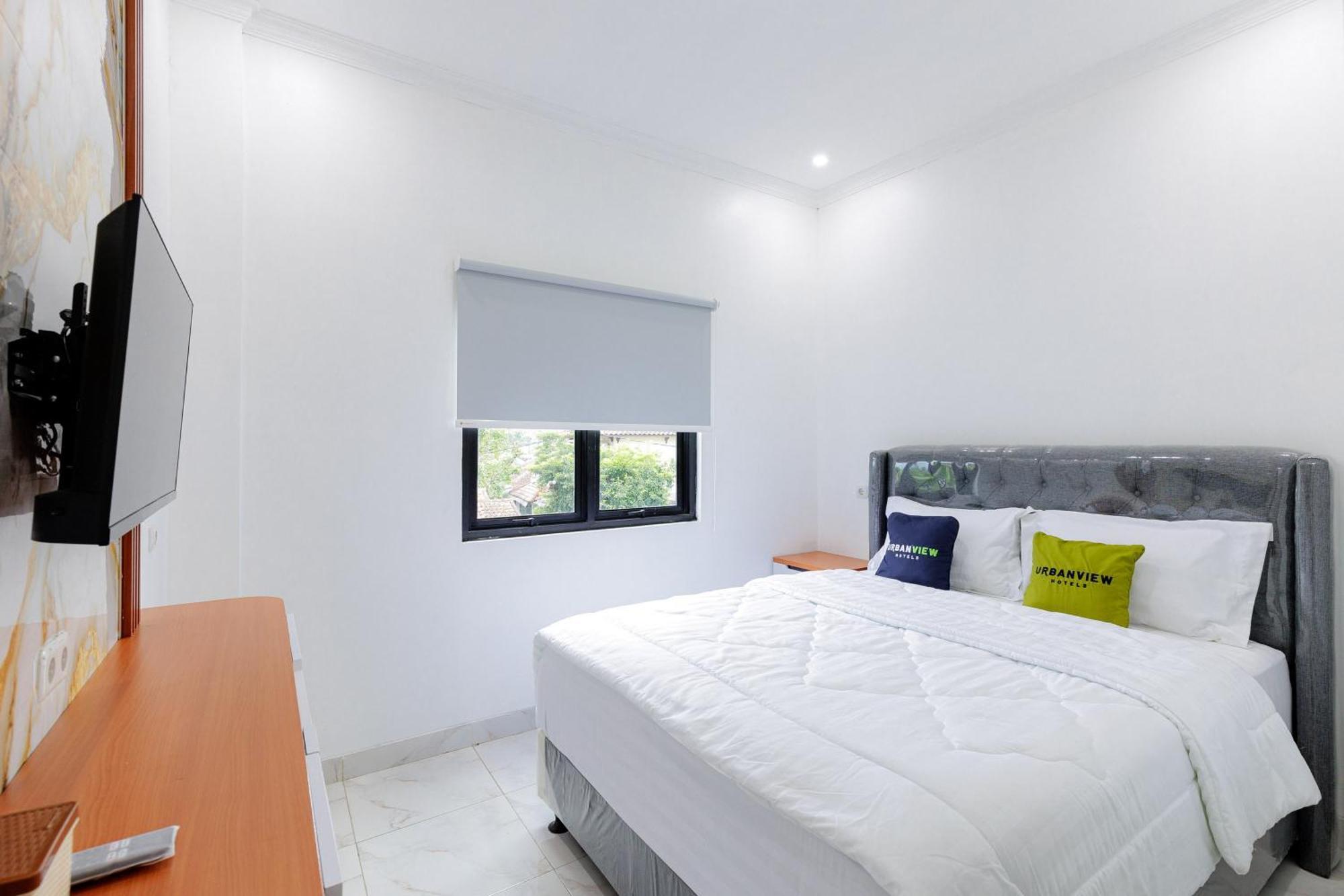 Urbanview Hotel Amira Syariah Bogor Pamoyanan Экстерьер фото